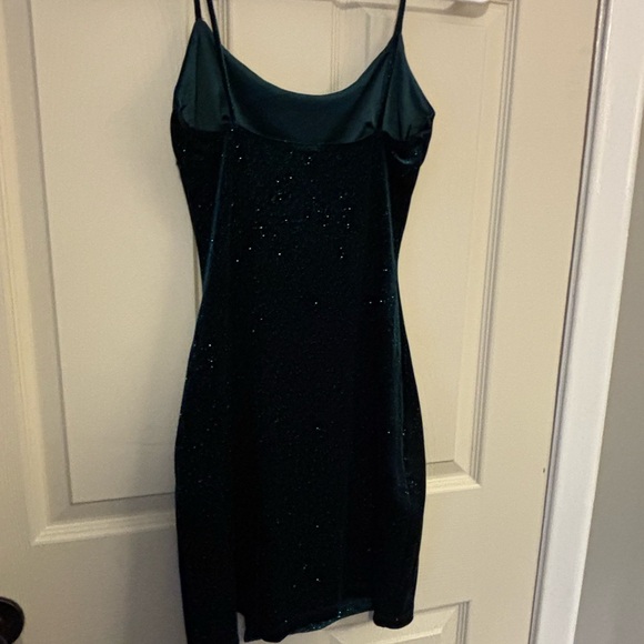Very sparkly, Emerald green. Worn once for photos. New condition - Picture 2 of 3